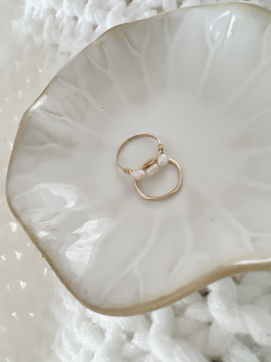 Keshi Pearl Ring in white