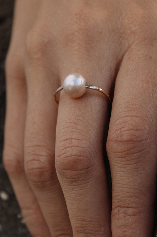 Single Edison Pearl ring