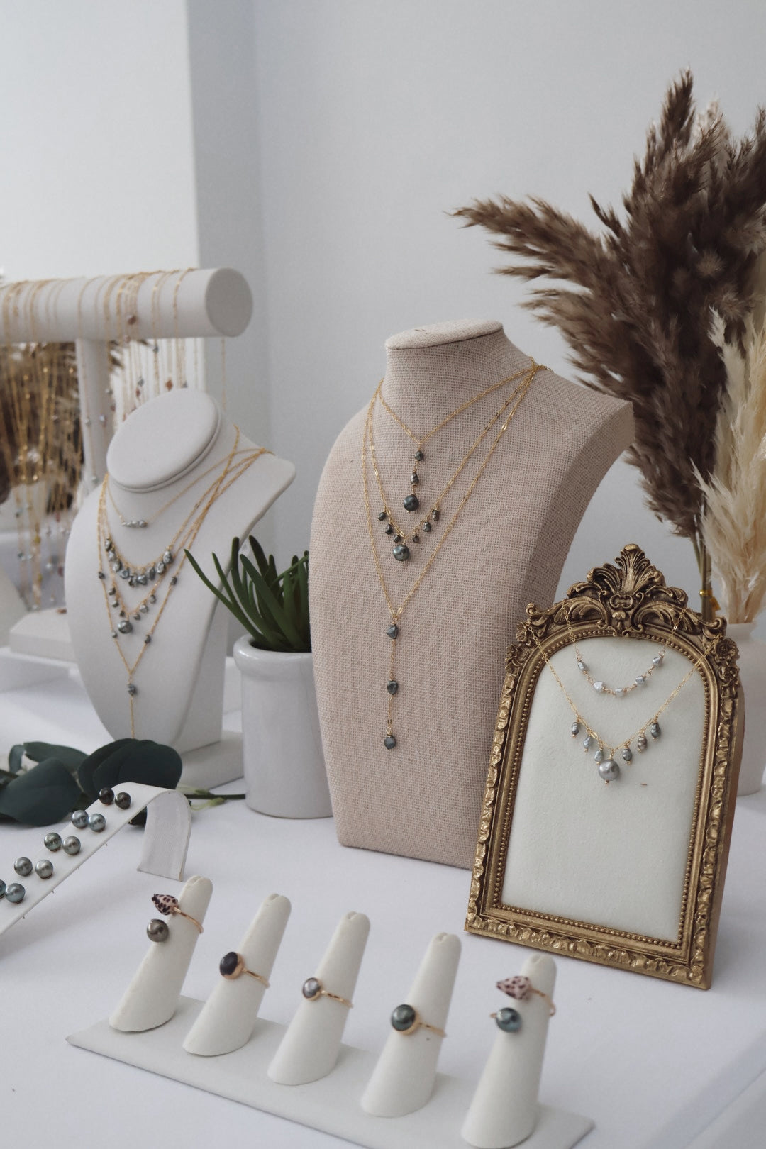 Tiare Tahitian Keshi necklace